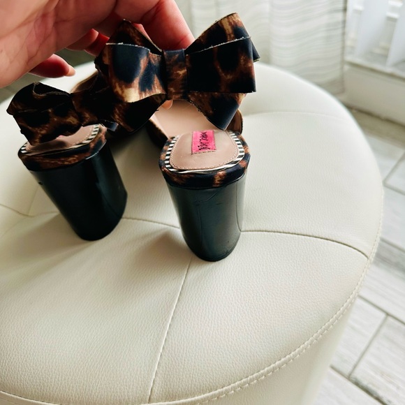 Betsey Johnson Brown Leopard Heels - Picture 3 of 5